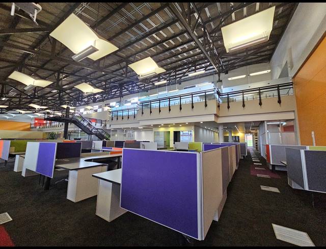 3,888M² OFFICE TO LET IN LONGMEADOW